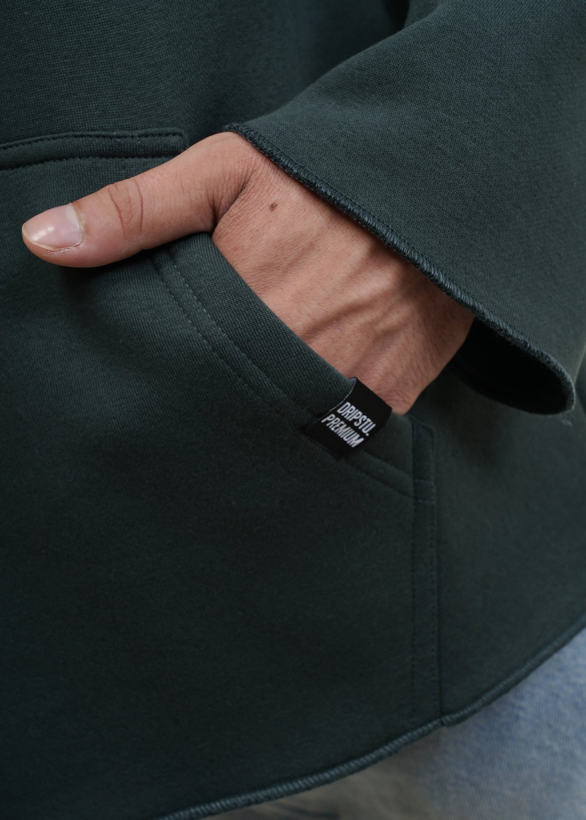 ESSENTIAL CROPPED HOOD - BOTTLE GREEN